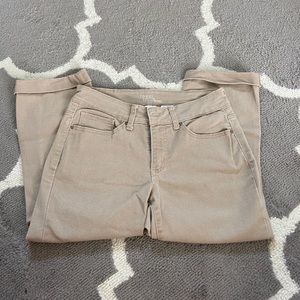 Time and Tru Mid-rise Capris